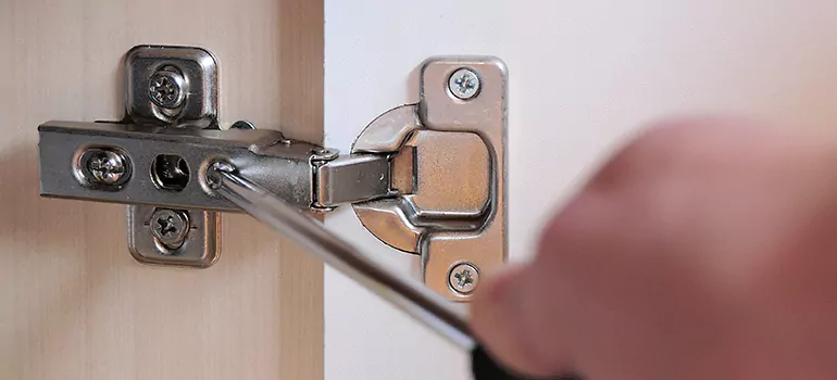 Creaky Door Hinges Fix in Quebec City, QC