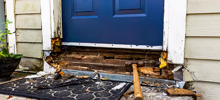 Broken Door Jamb Repair in Quebec City, QC
