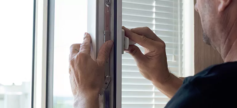 Custom Hopper Windows in Quebec City, Quebec