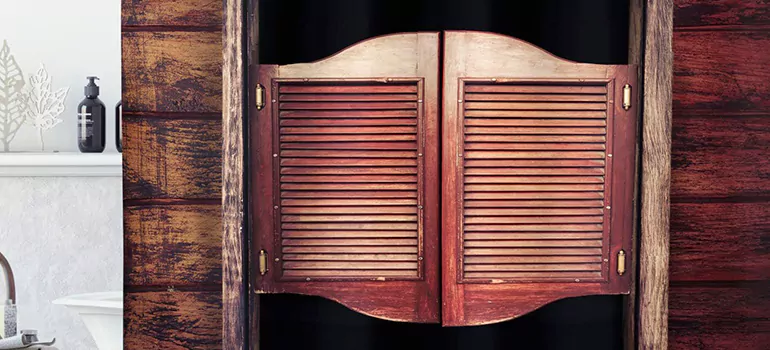Installing Saloon Door Hinges in Quebec City, QC
