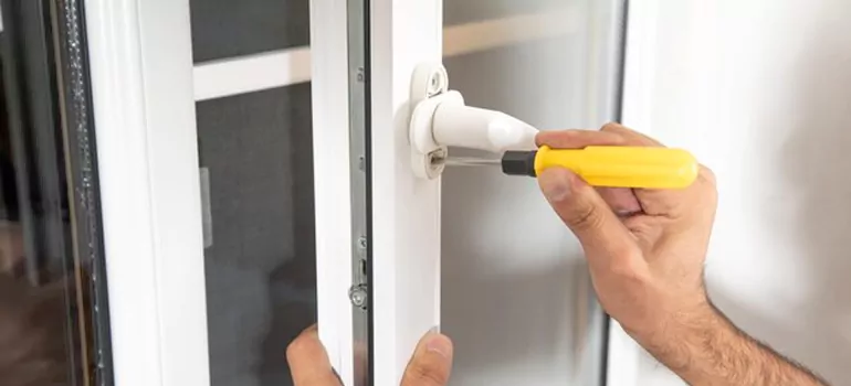 Casement Window Handle Replacement in Quebec City, QC