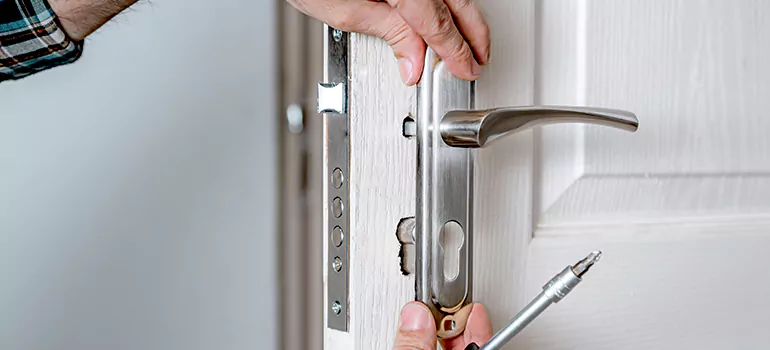 Front Door Knob Repair in Quebec City, QC