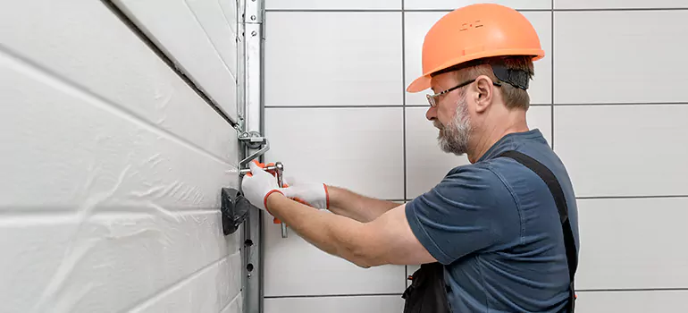 Garage Door Repair in Quebec City