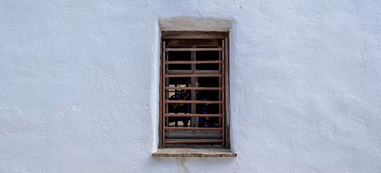 Residential Accordion Door Repair in Old Quebec, Quebec